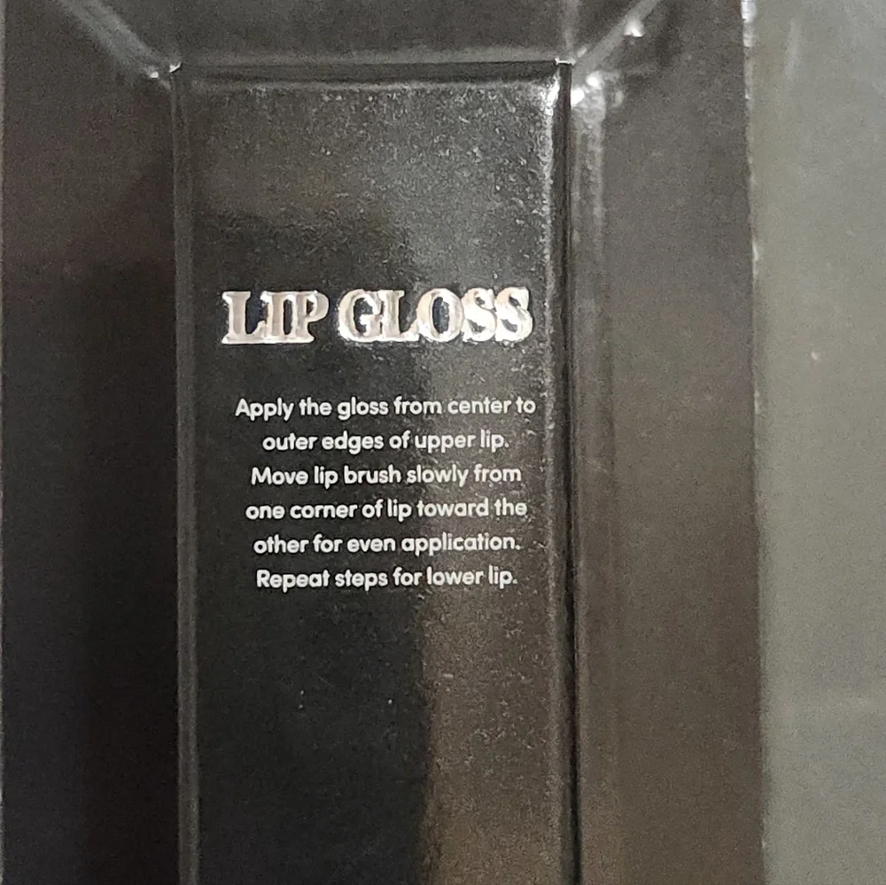 Disney set lip